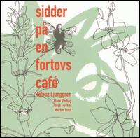 Sidder Pa En Fortovs Cafe von Helena Ljunggren