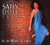 In the Middle of a Kiss von The Satin Doll Trio